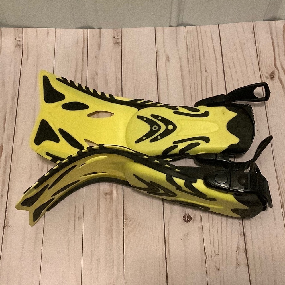 Scuba Fins - Picture 2 of 10